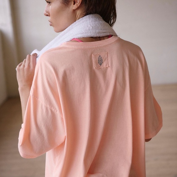 NWT FREE PEOPLE TACKLE TEE - XS pastel peach - Picture 2 of 4